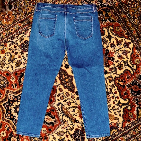 JustBlack Cropped Distressed Jeans - Picture 2 of 7